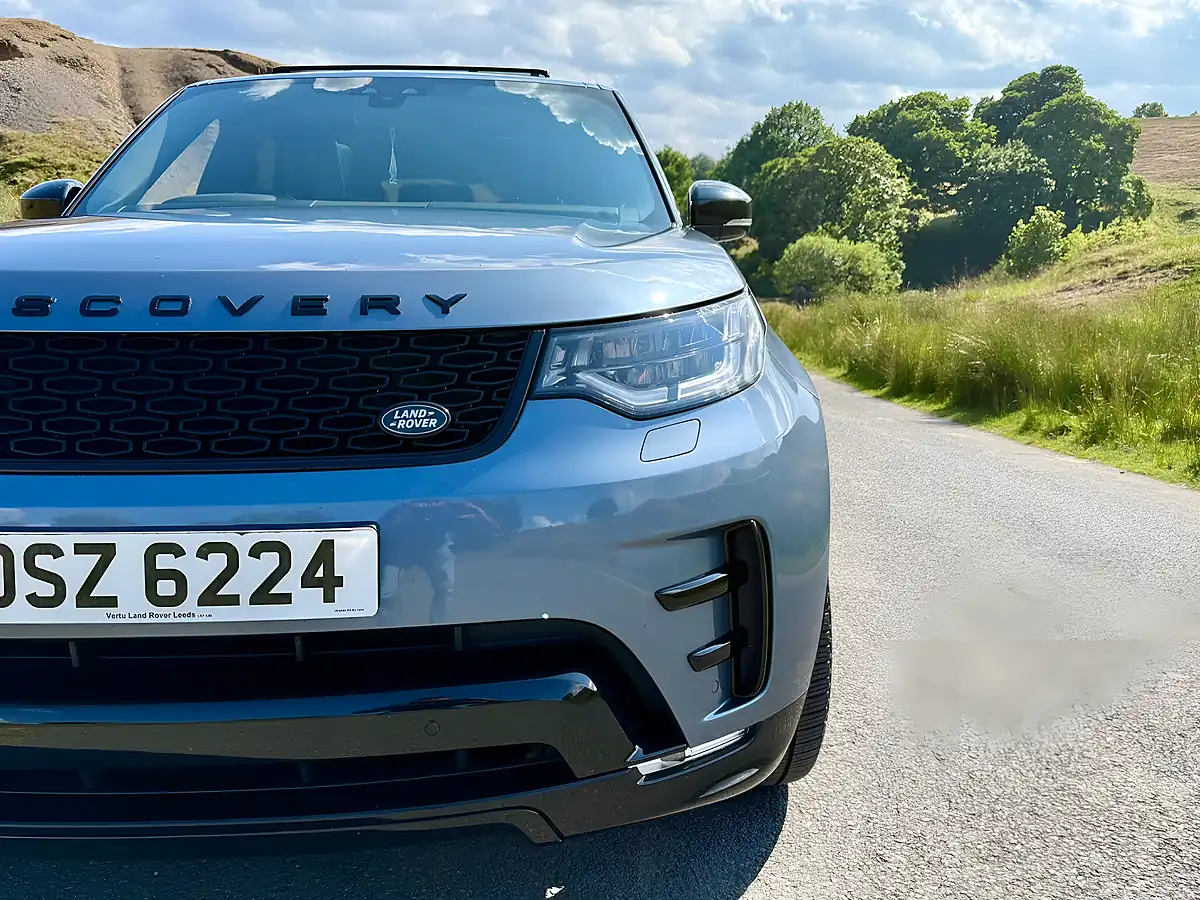 Used 2019 Land Rover Discovery Hse Luxury Blue - Interior and Exterior details 17