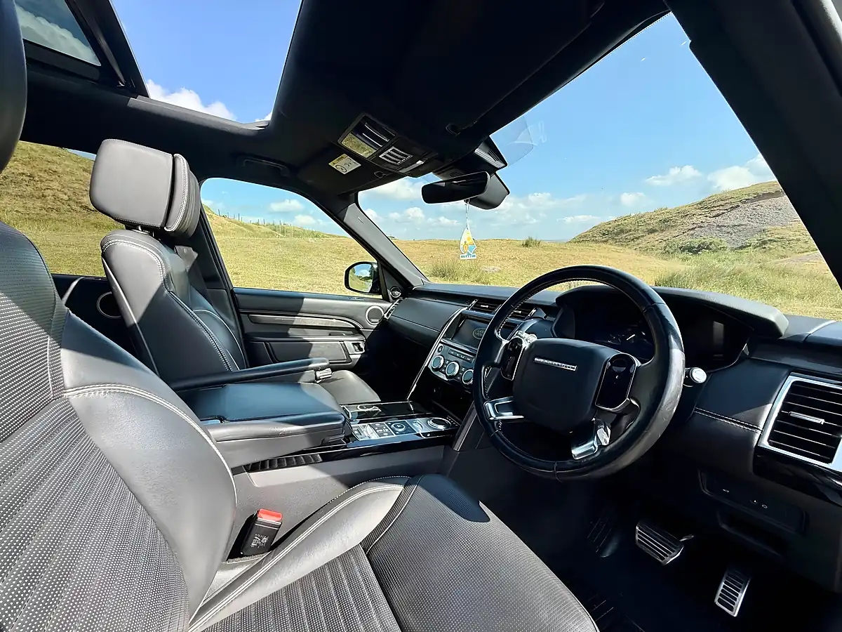 Used 2019 Land Rover Discovery Hse Luxury Blue - Interior and Exterior details 2