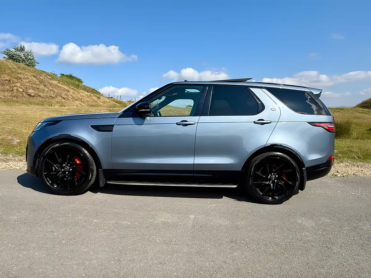 Used 2019 Land Rover Discovery Hse Luxury Blue - Interior and Exterior details 6