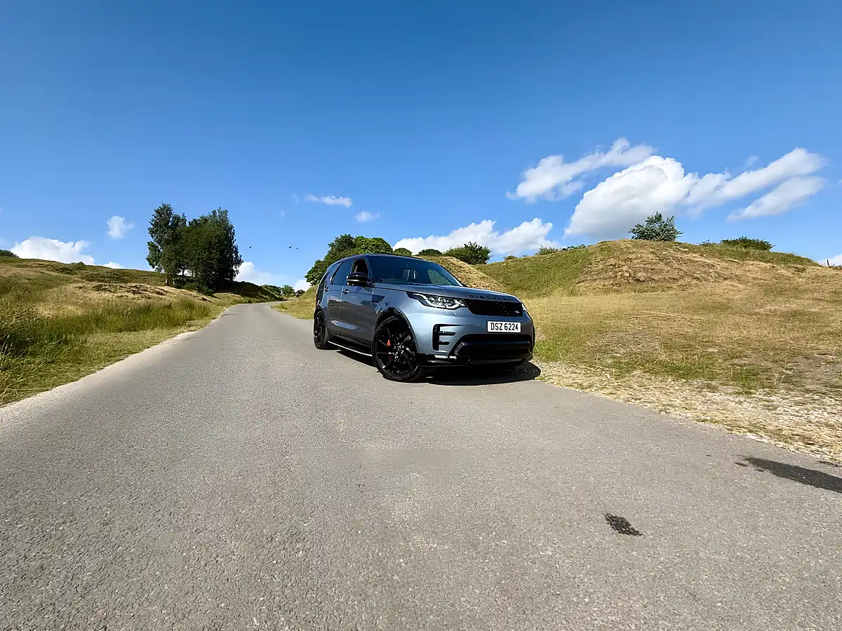 Used 2019 Land Rover Discovery Hse Luxury Blue - Interior and Exterior details 8