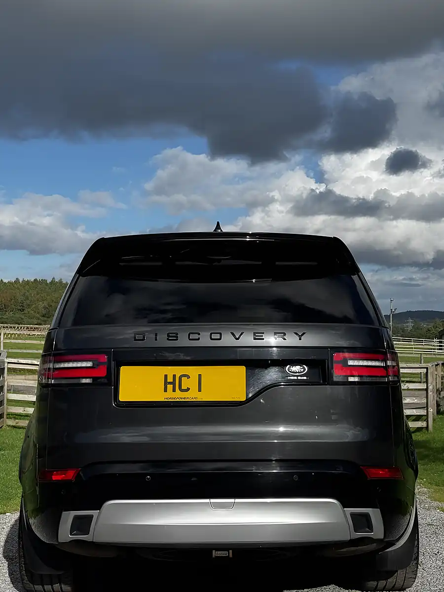 Used 2019 Land Rover Discovery Hse Luxury Grey - Interior and Exterior details 10