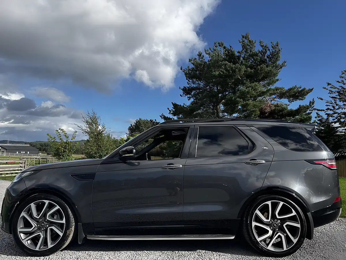 Used 2019 Land Rover Discovery Hse Luxury Grey - Interior and Exterior details 11