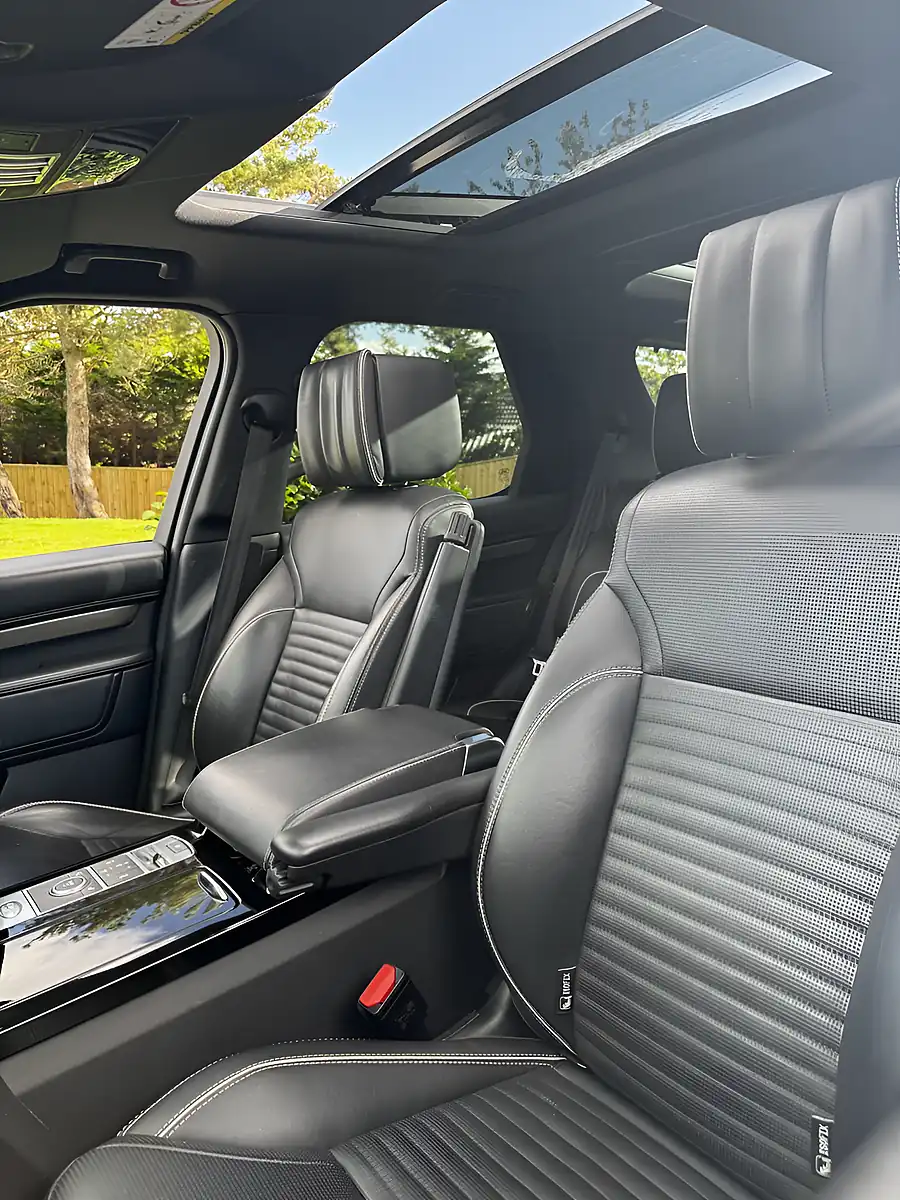 Used 2019 Land Rover Discovery Hse Luxury Grey - Interior and Exterior details 12