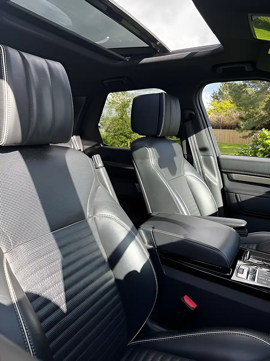 Used 2019 Land Rover Discovery Hse Luxury Grey - Interior and Exterior details 14