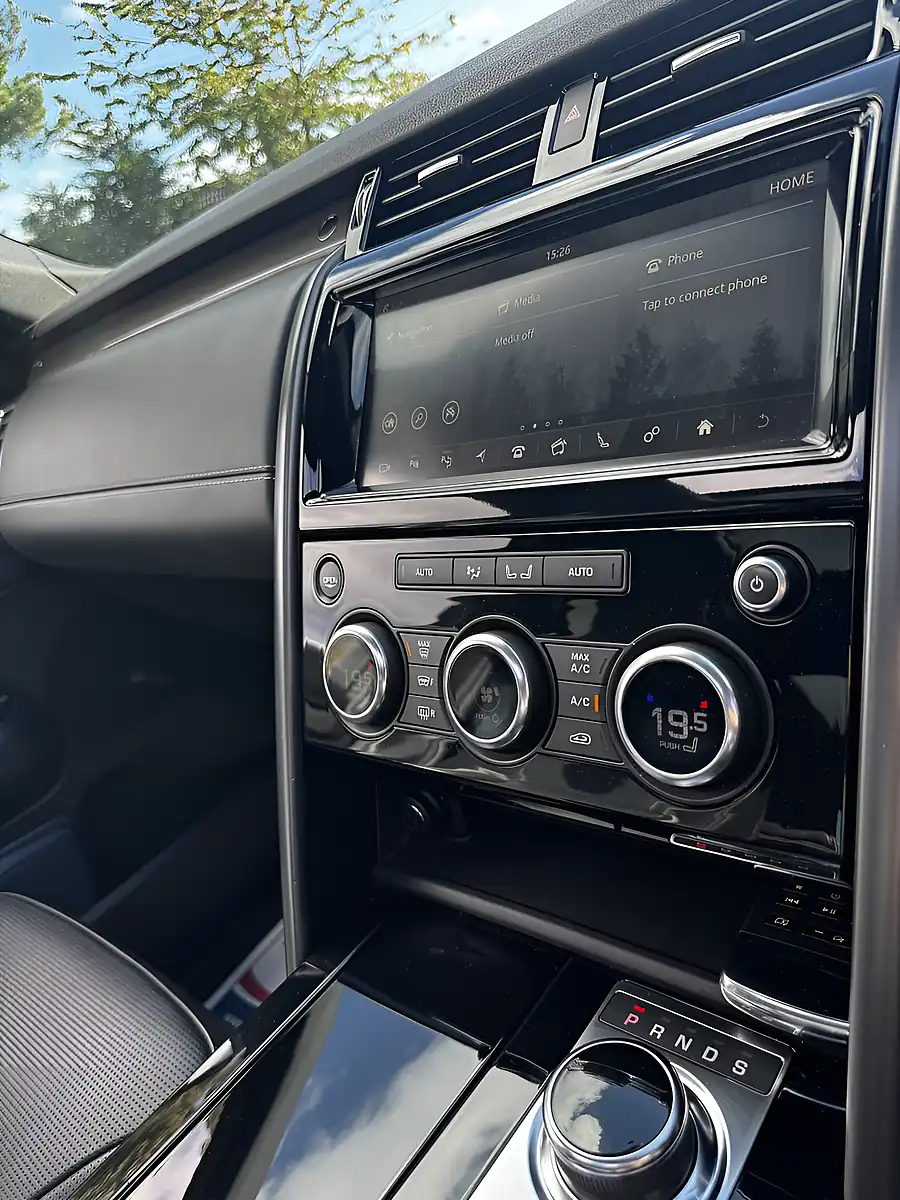 Used 2019 Land Rover Discovery Hse Luxury Grey - Interior and Exterior details 19