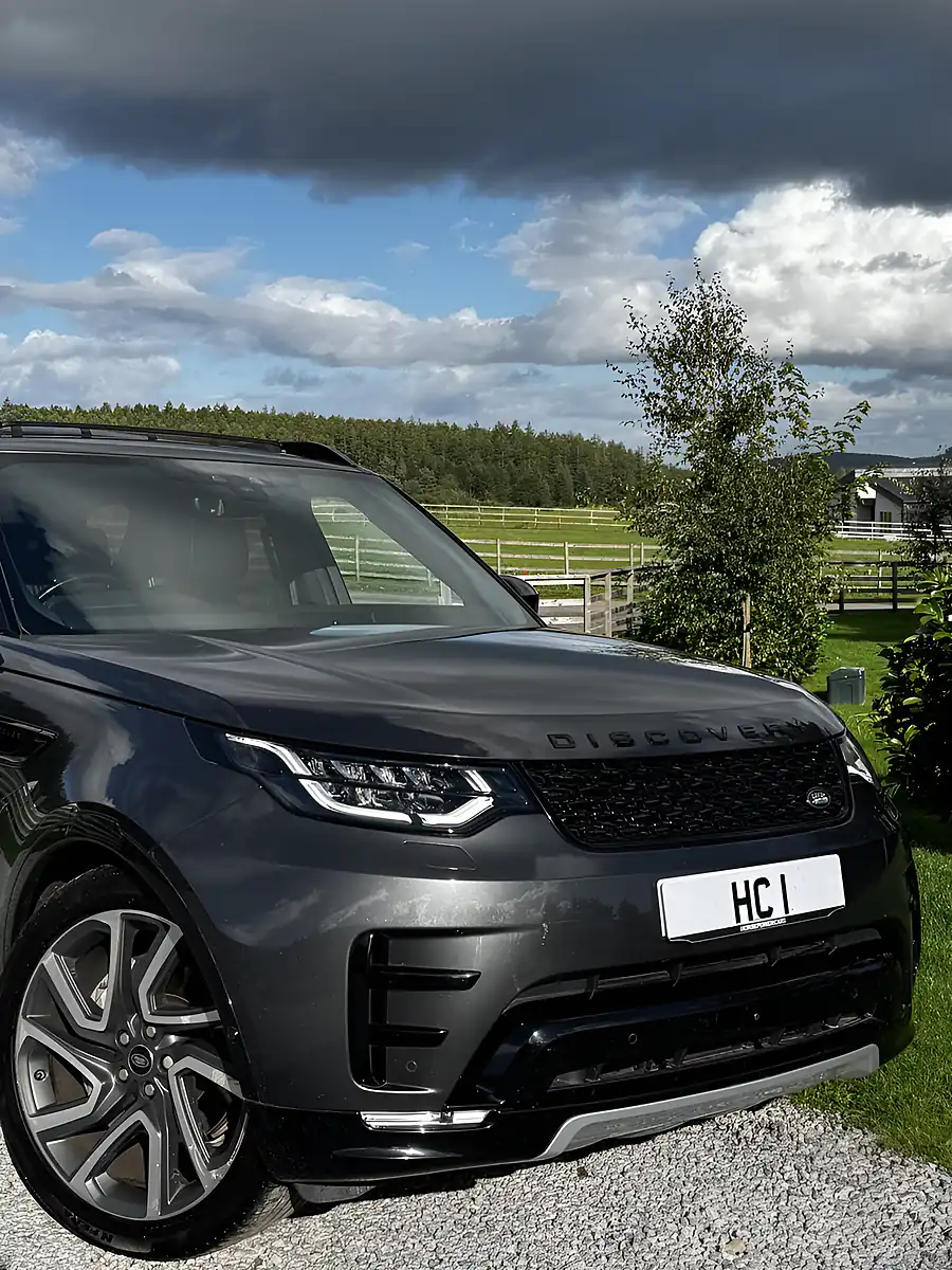 Used 2019 Land Rover Discovery Hse Luxury Grey - Interior and Exterior details 2