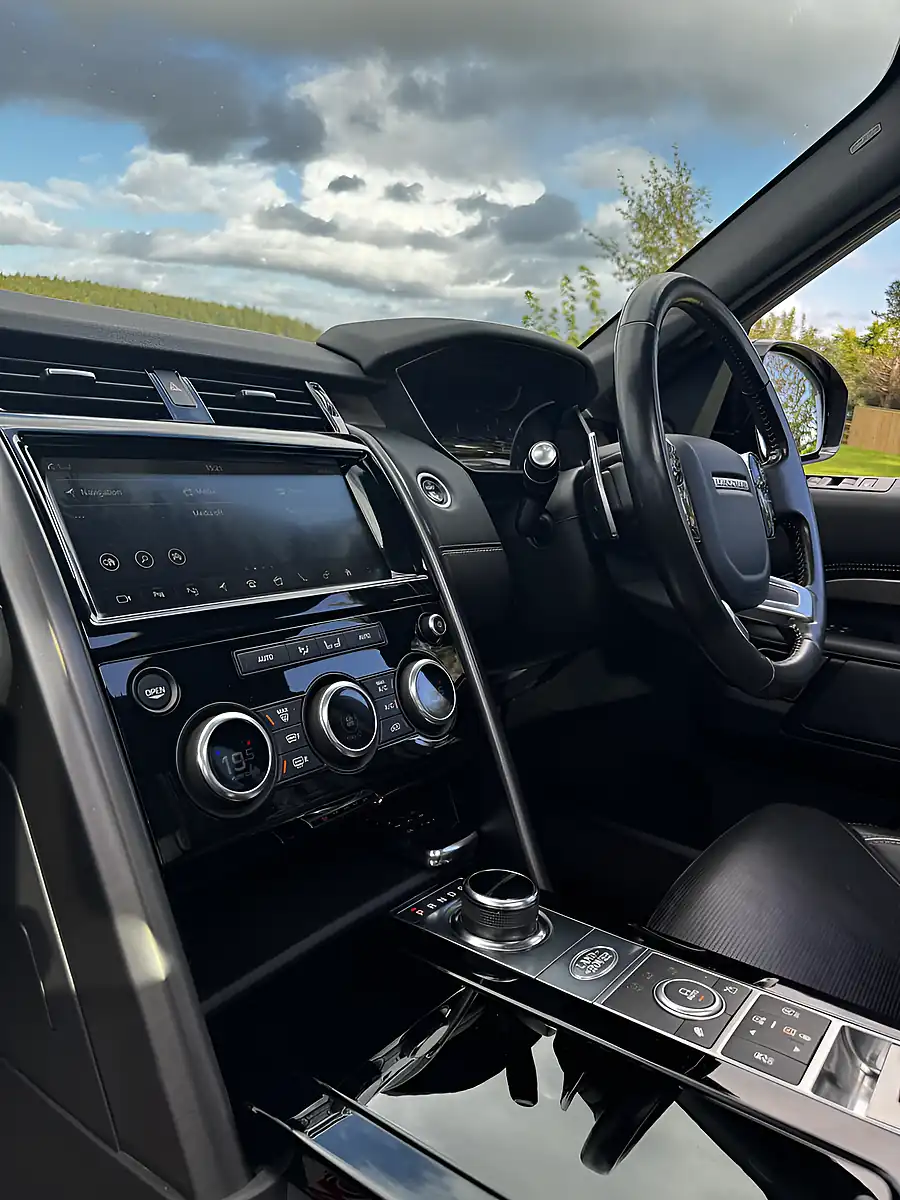 Used 2019 Land Rover Discovery Hse Luxury Grey - Interior and Exterior details 20