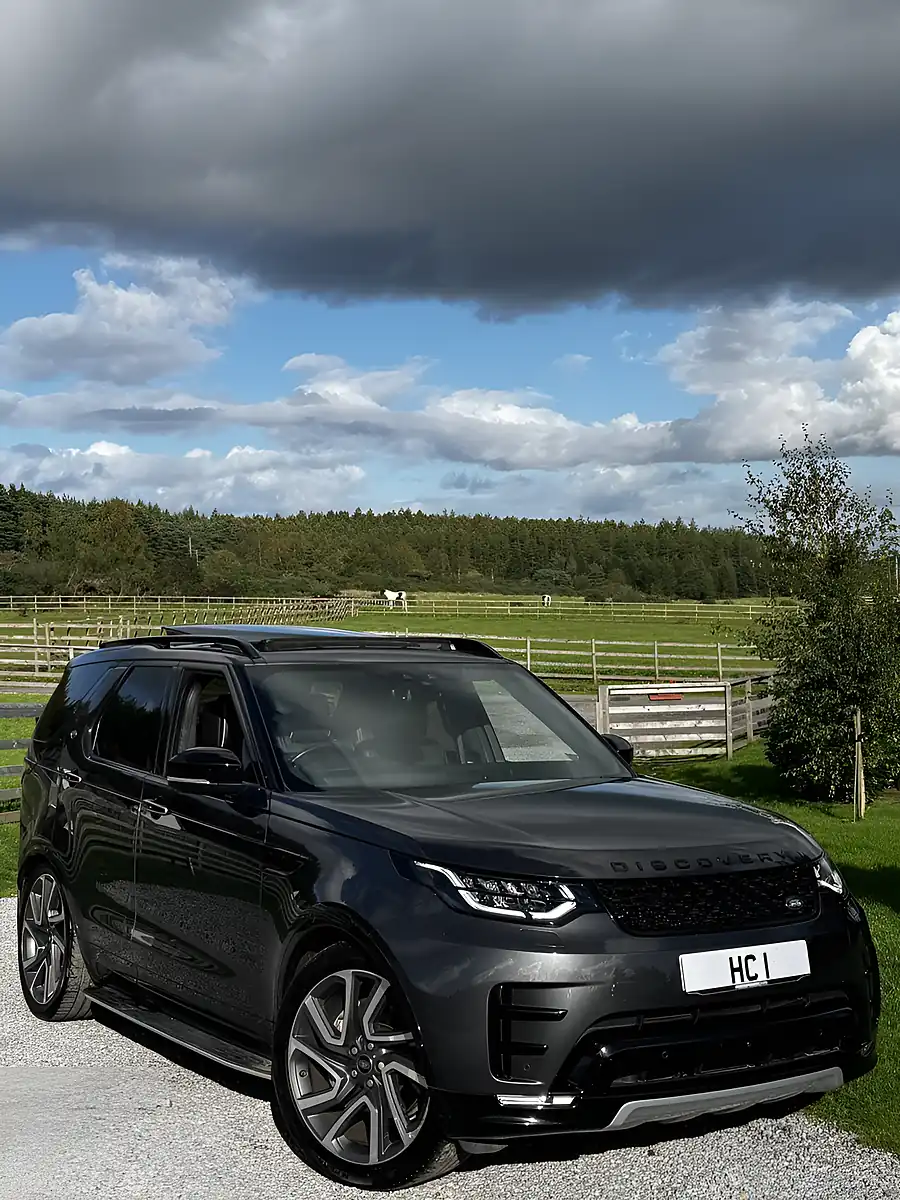 Used 2019 Land Rover Discovery Hse Luxury Grey - Interior and Exterior details 3