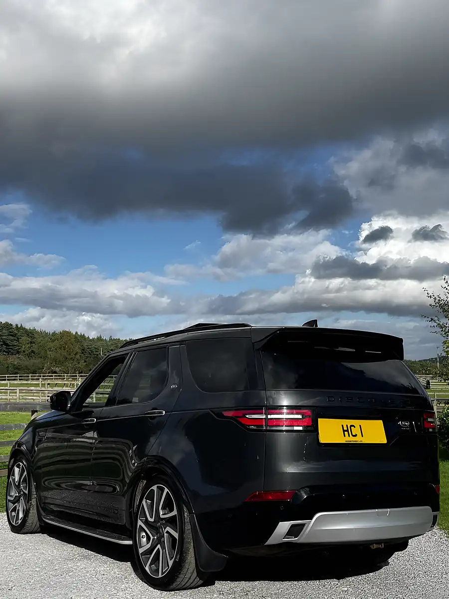 Used 2019 Land Rover Discovery Hse Luxury Grey - Interior and Exterior details 6