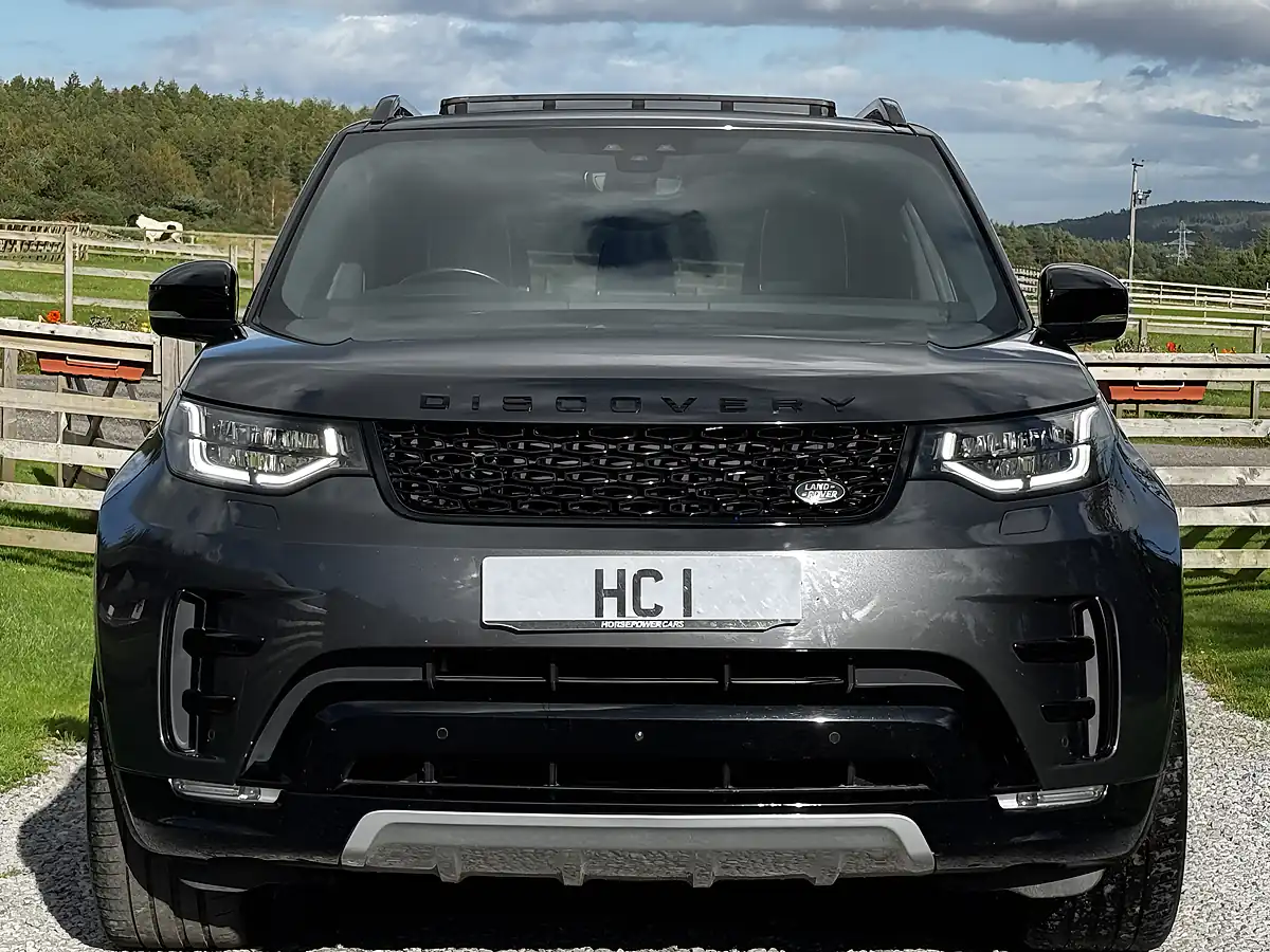 Used 2019 Land Rover Discovery Hse Luxury Grey - Interior and Exterior details 7