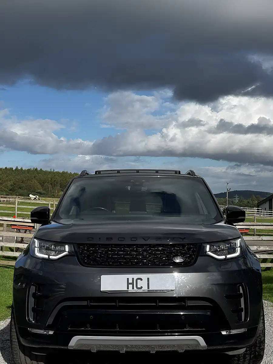 Used 2019 Land Rover Discovery Hse Luxury Grey - Interior and Exterior details 8