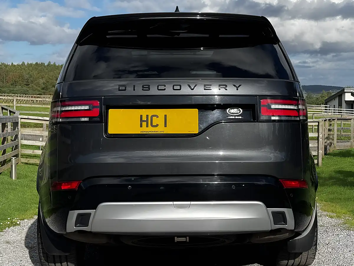 Used 2019 Land Rover Discovery Hse Luxury Grey - Interior and Exterior details 9