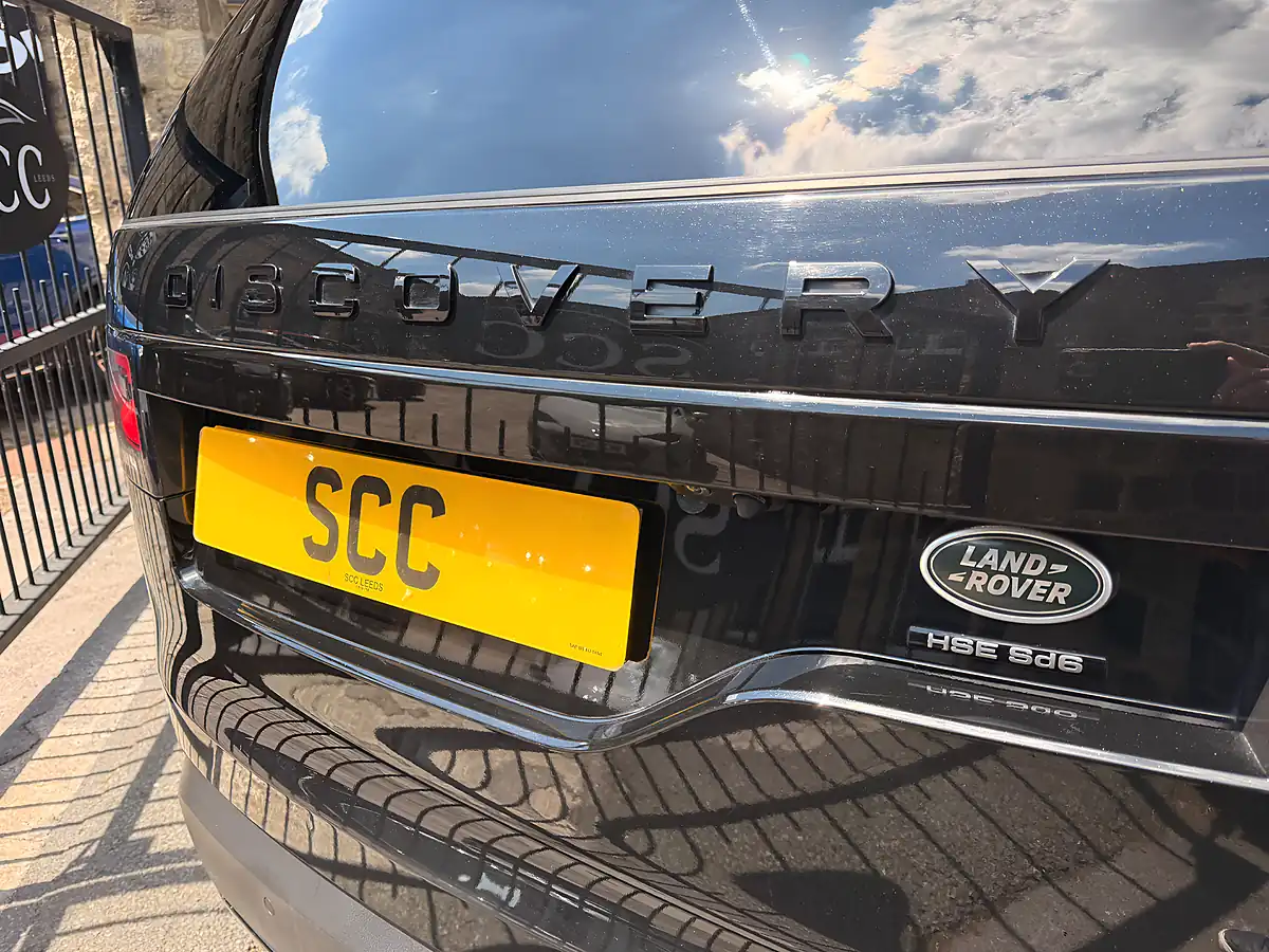 Used 2019 Land Rover Discovery Hse Luxury Santorini Black - Interior and Exterior details 13