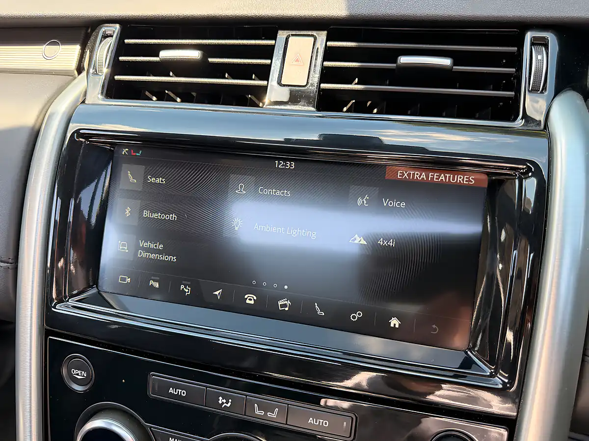 Used 2019 Land Rover Discovery Hse Luxury Santorini Black - Interior and Exterior details 18