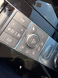 Used 2019 Land Rover Discovery Hse Luxury Santorini Black - Interior and Exterior details 19