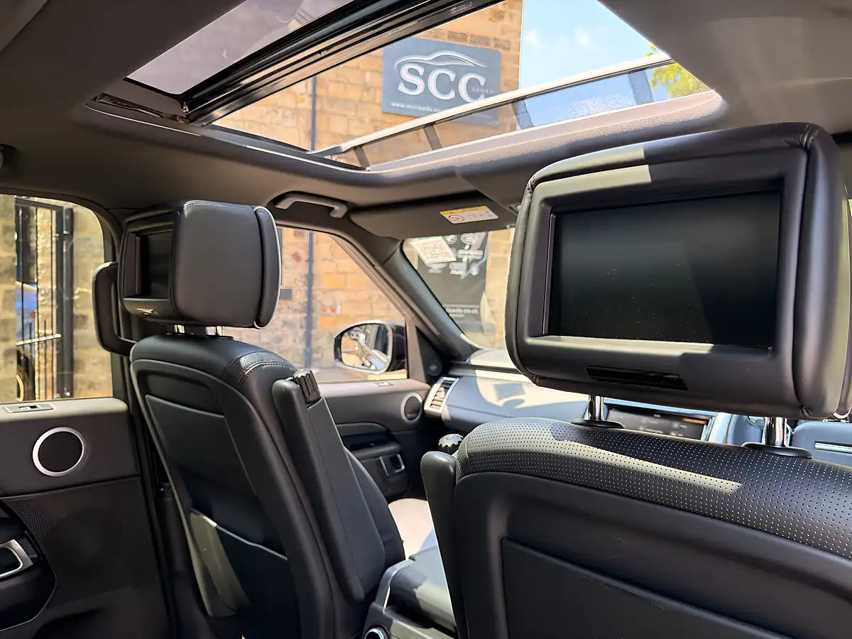 Used 2019 Land Rover Discovery Hse Luxury Santorini Black - Interior and Exterior details 20