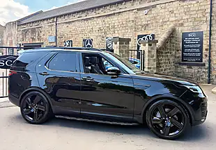 Used 2019 Land Rover Discovery Hse Luxury Santorini Black - Interior and Exterior details 3