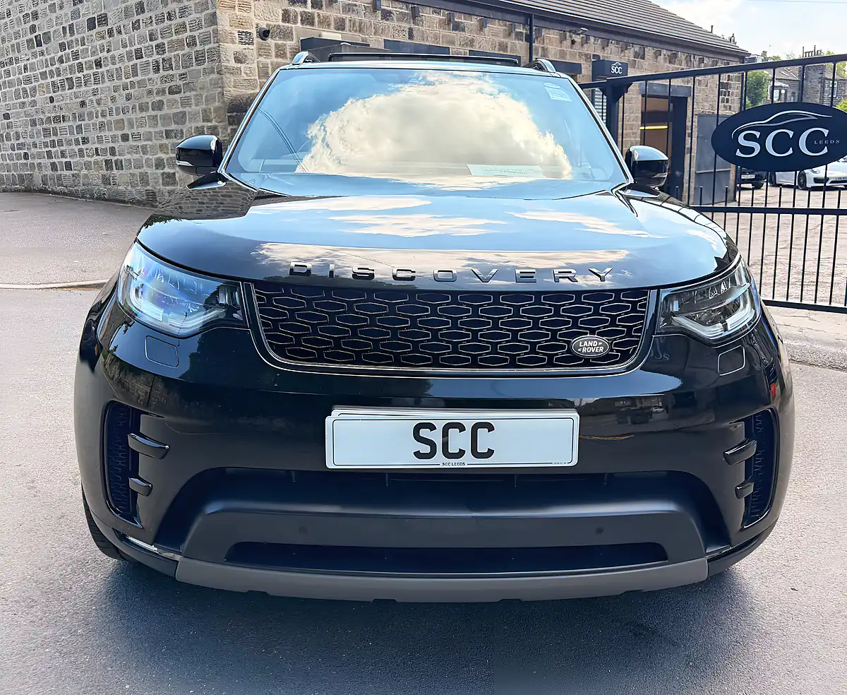 Used 2019 Land Rover Discovery Hse Luxury Santorini Black - Interior and Exterior details 5