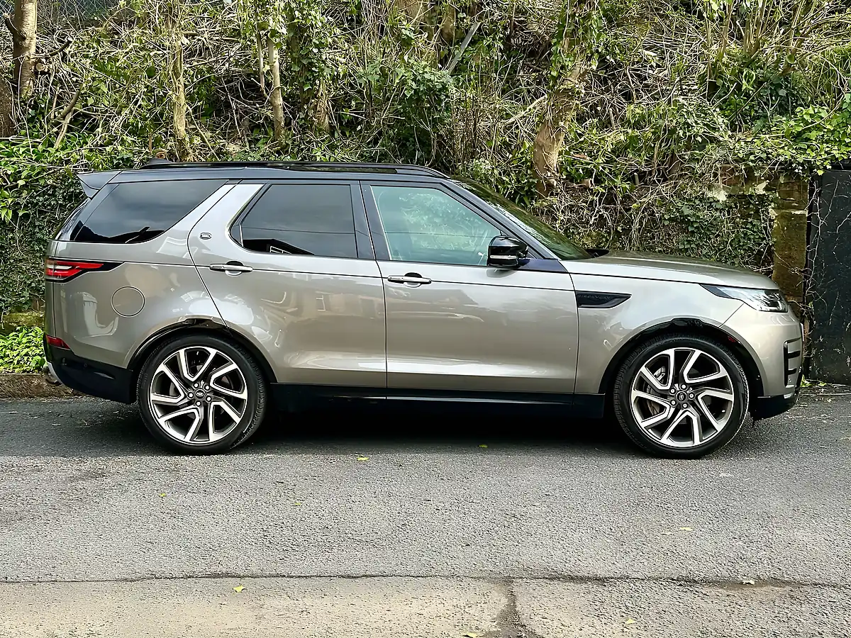 Used 2019 Land Rover Discovery Hse Luxury Silicon Silver - Interior and Exterior details 2