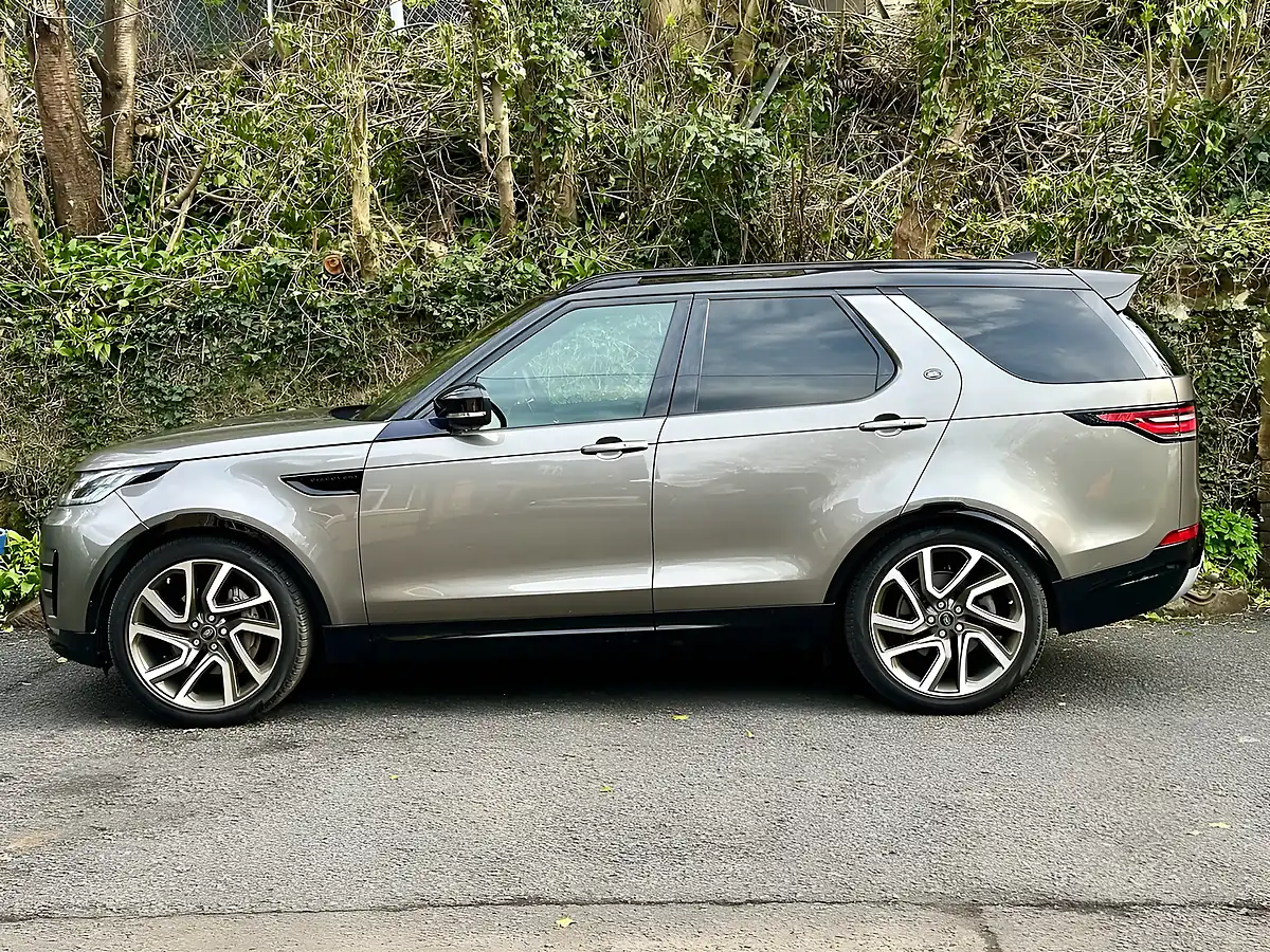 Used 2019 Land Rover Discovery Hse Luxury Silicon Silver - Interior and Exterior details 3