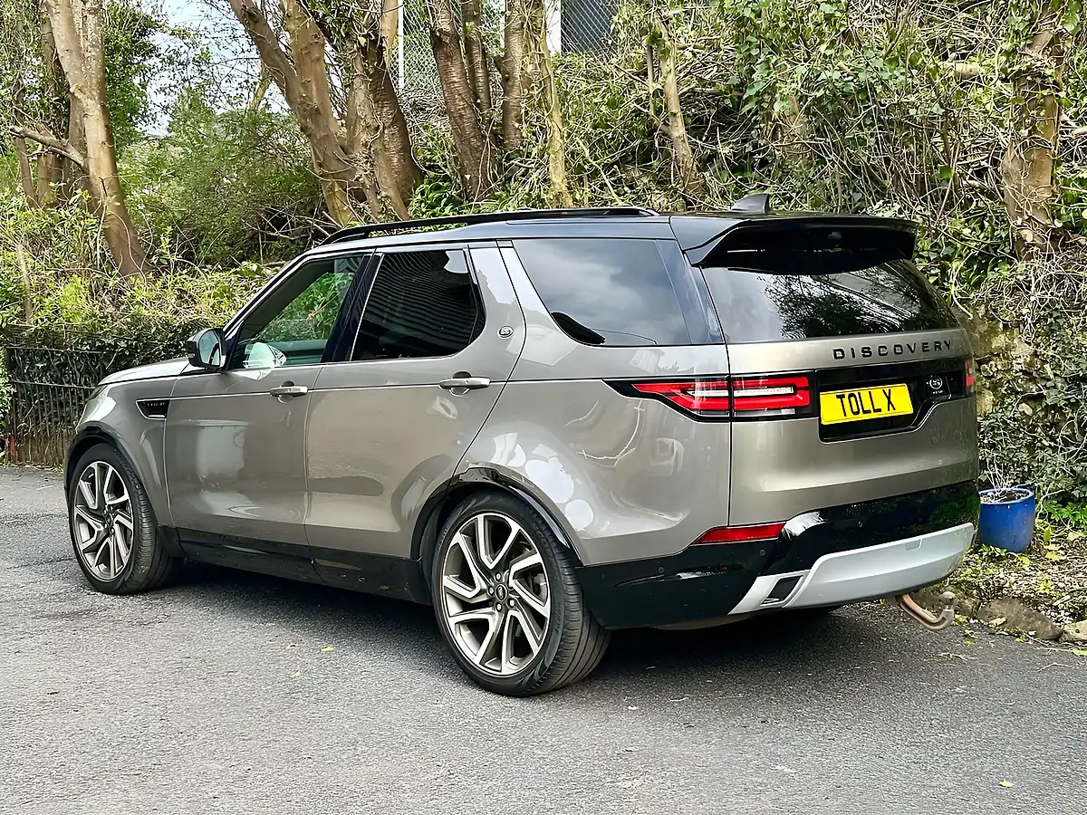 Used 2019 Land Rover Discovery Hse Luxury Silicon Silver - Interior and Exterior details 4