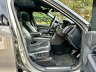 Used 2019 Land Rover Discovery Hse Luxury Silicon Silver - Interior and Exterior details 6