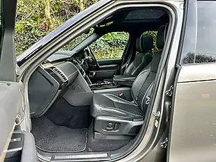 Used 2019 Land Rover Discovery Hse Luxury Silicon Silver - Interior and Exterior details 8