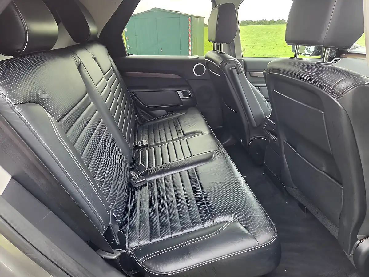 Used 2019 Land Rover Discovery Hse Silver - Interior and Exterior details 12