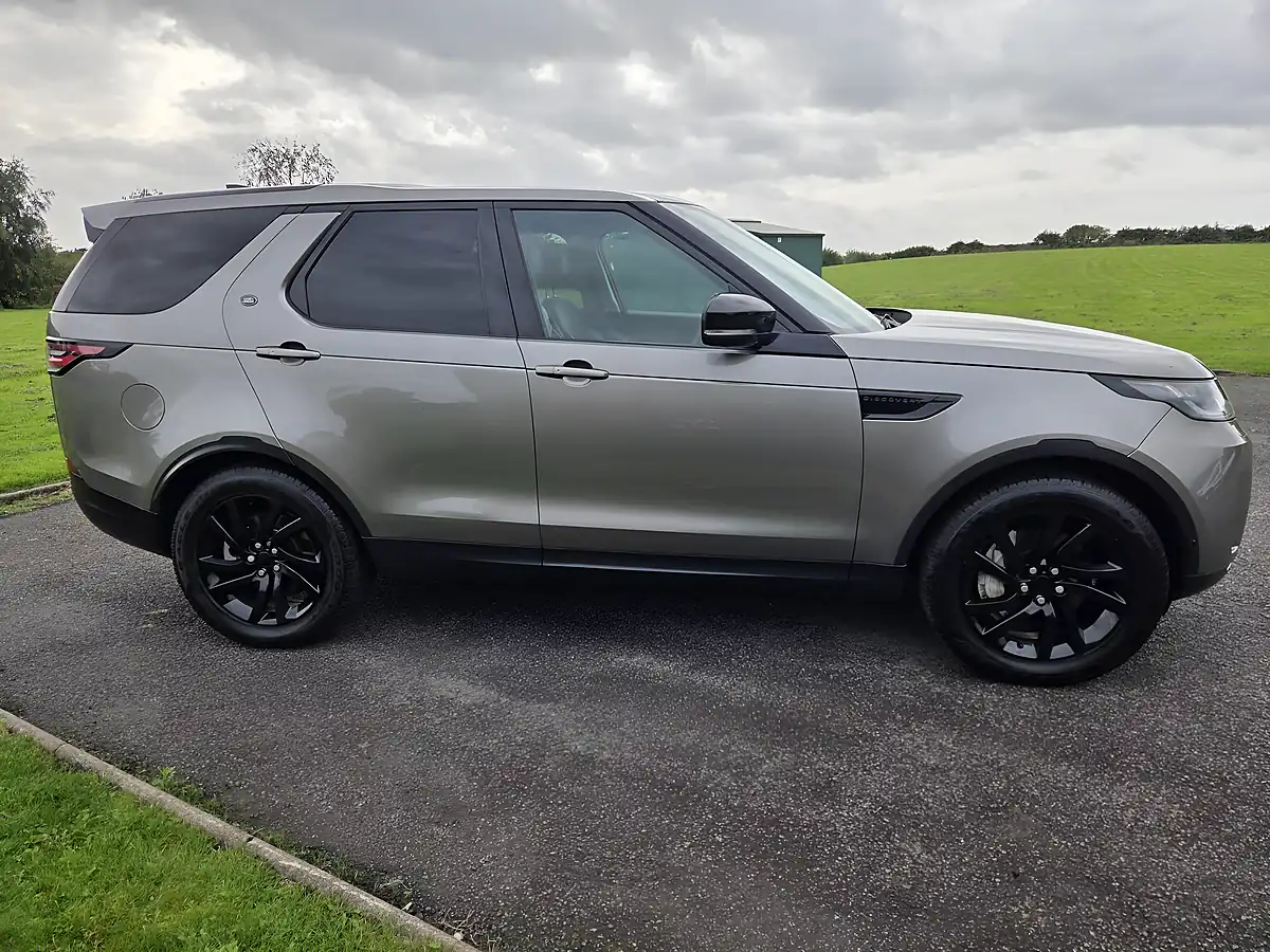 Used 2019 Land Rover Discovery Hse Silver - Interior and Exterior details 4