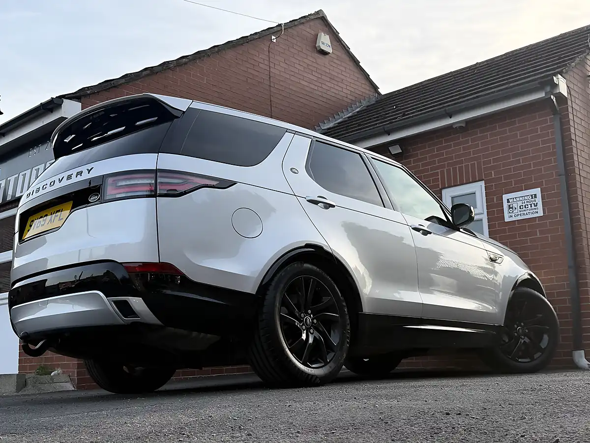 Used 2019 Land Rover Discovery Landmark Edition Silver - Interior and Exterior details 10
