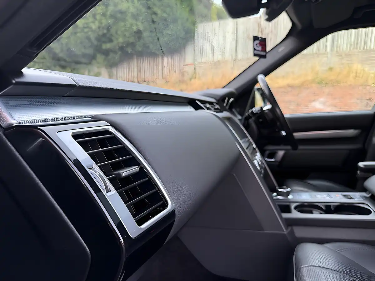 Used 2019 Land Rover Discovery Landmark Edition Silver - Interior and Exterior details 16