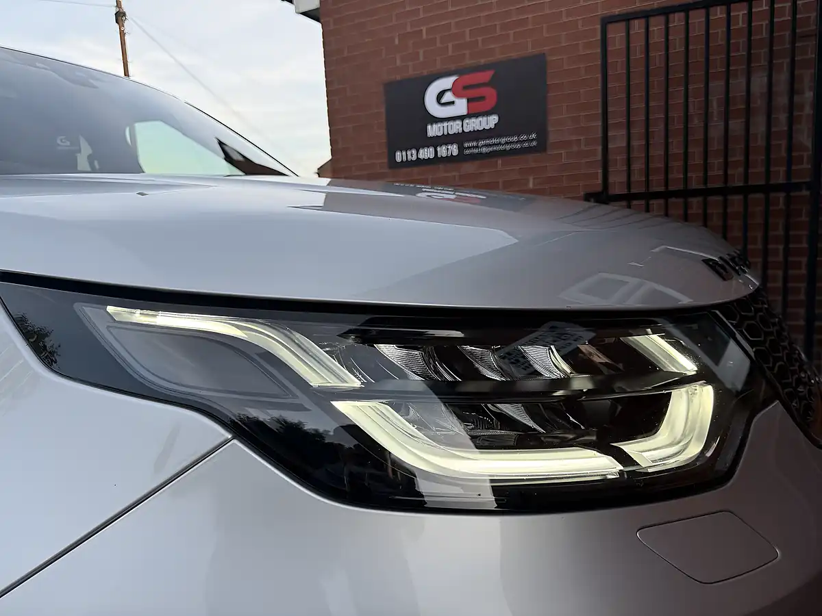Used 2019 Land Rover Discovery Landmark Edition Silver - Interior and Exterior details 17