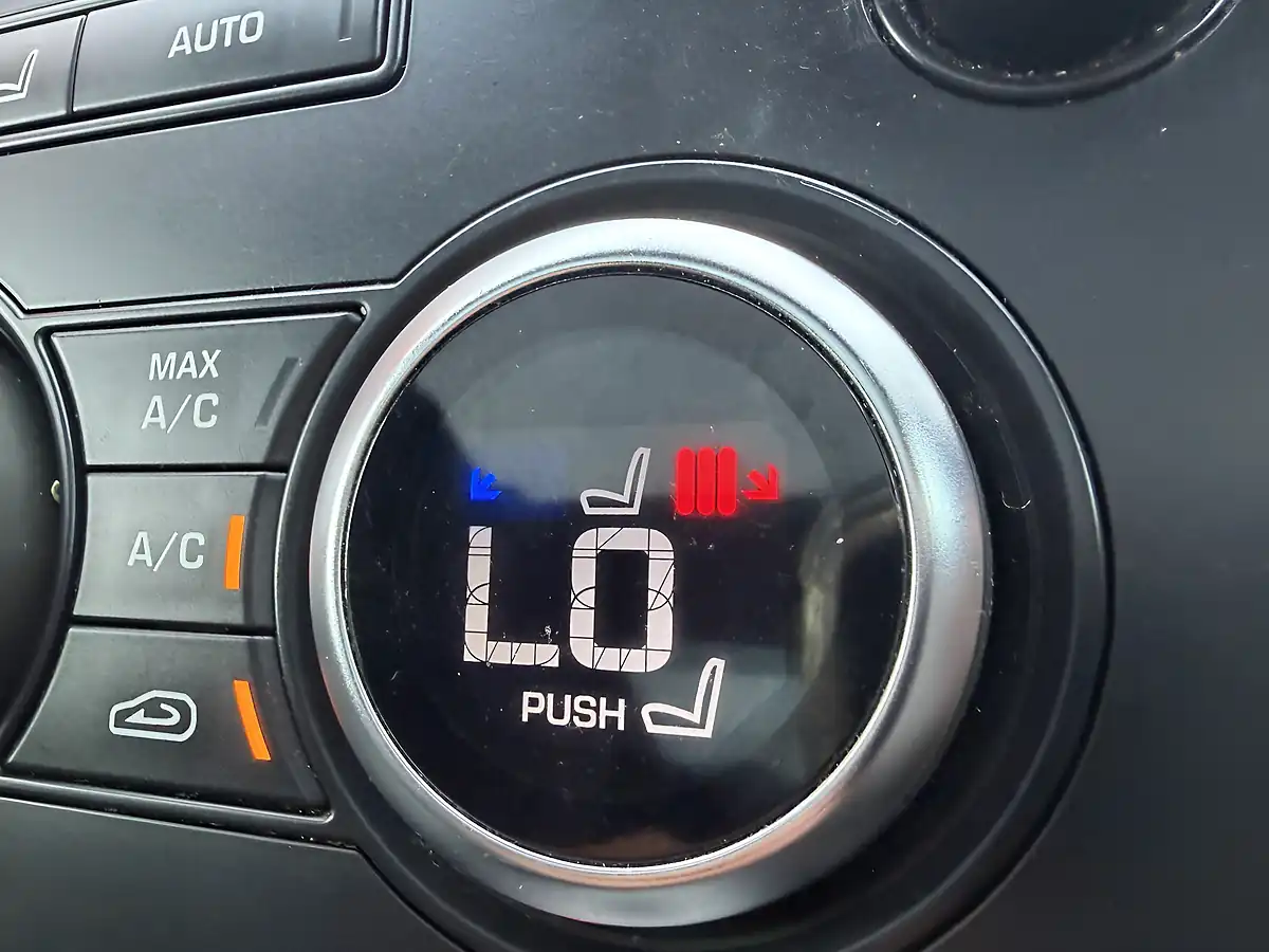 Used 2019 Land Rover Discovery Landmark Edition Silver - Interior and Exterior details 18