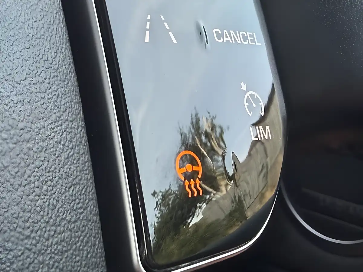 Used 2019 Land Rover Discovery Landmark Edition Silver - Interior and Exterior details 19