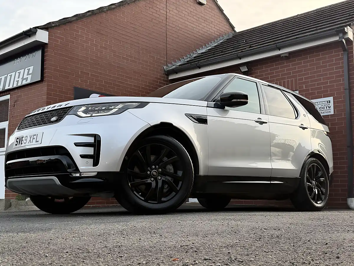 Used 2019 Land Rover Discovery Landmark Edition Silver - Interior and Exterior details 6