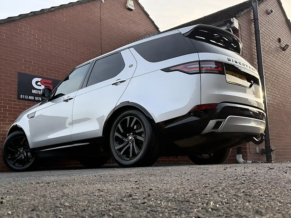 Used 2019 Land Rover Discovery Landmark Edition Silver - Interior and Exterior details 8