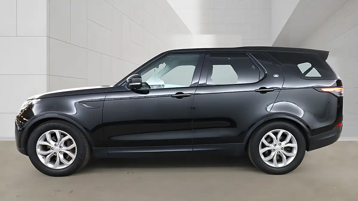 Used 2019 Land Rover Discovery Se Black - Interior and Exterior details 7