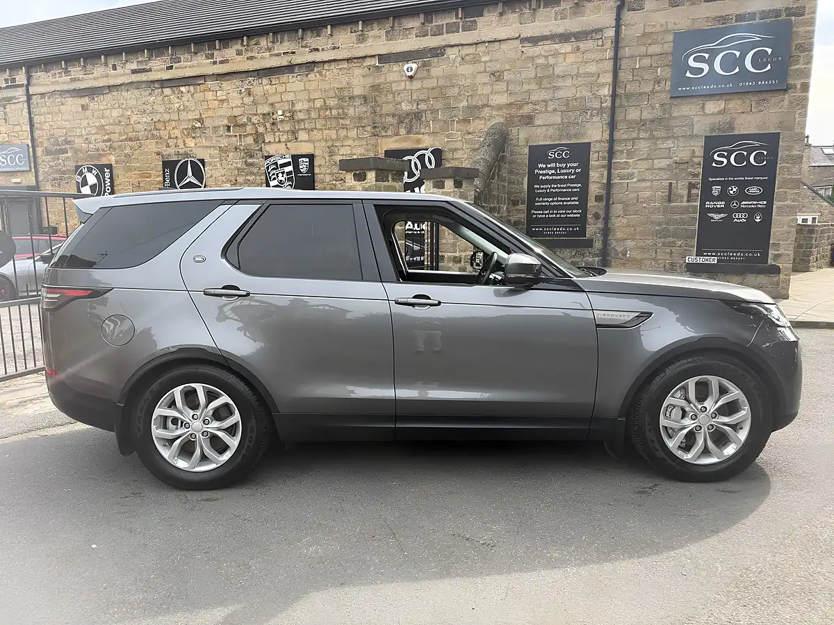 Used 2019 Land Rover Discovery Se Corris Grey - Interior and Exterior details 10