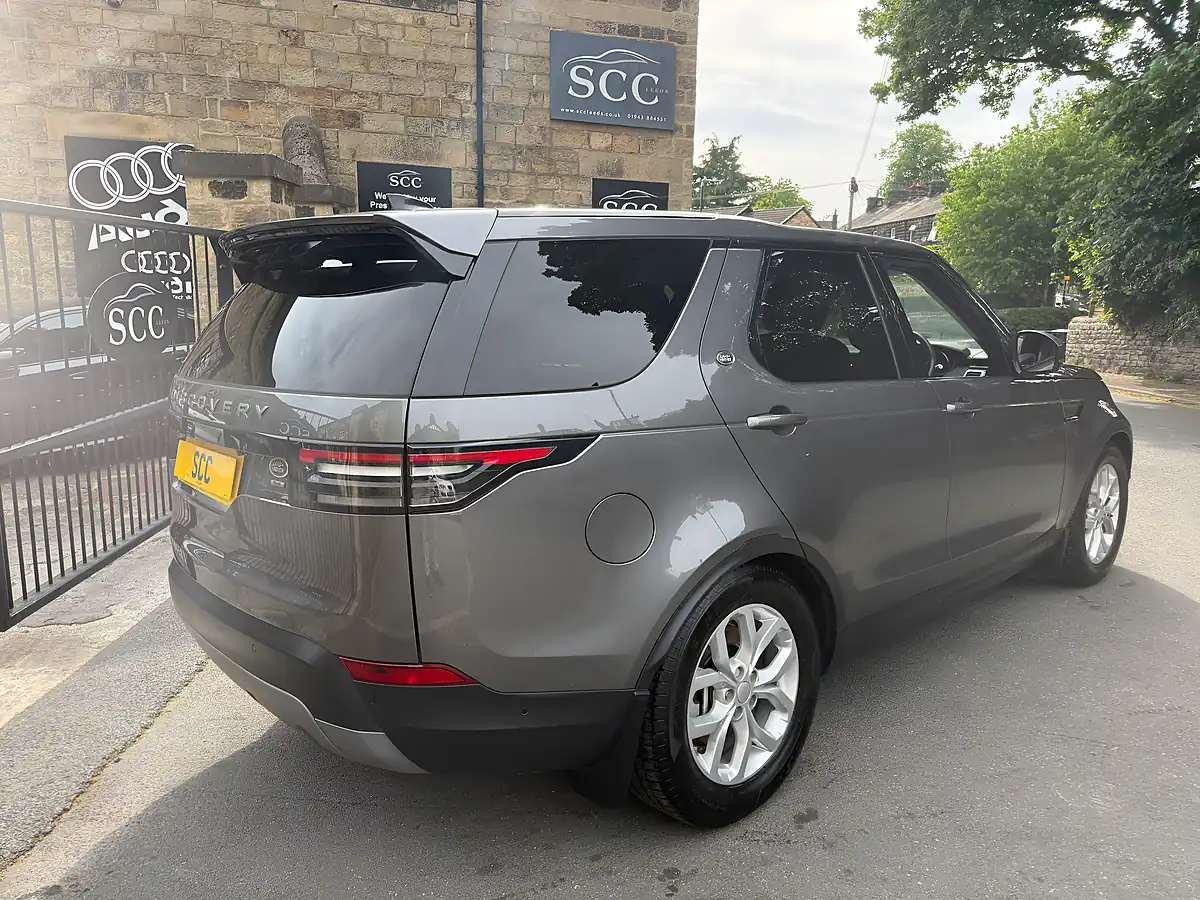 Used 2019 Land Rover Discovery Se Corris Grey - Interior and Exterior details 12