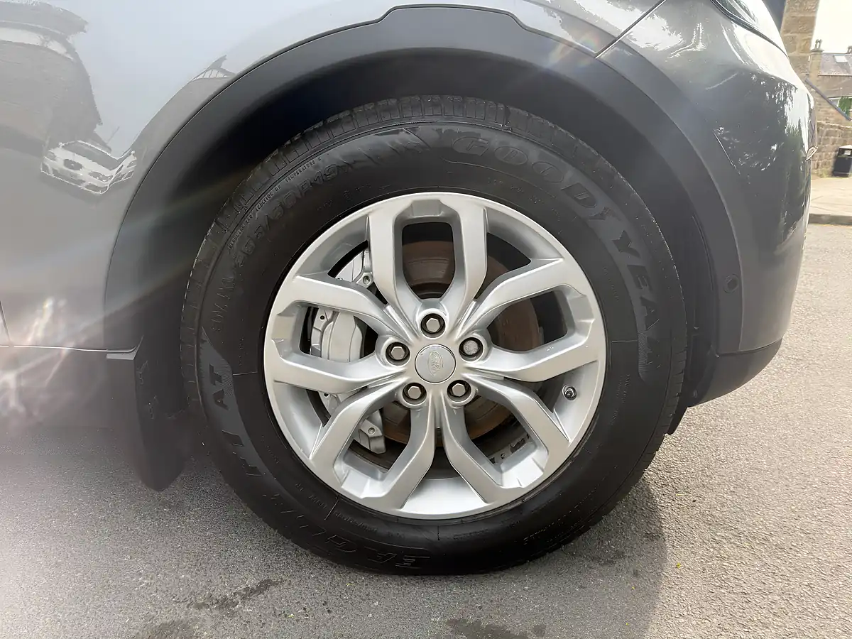Used 2019 Land Rover Discovery Se Corris Grey - Interior and Exterior details 13