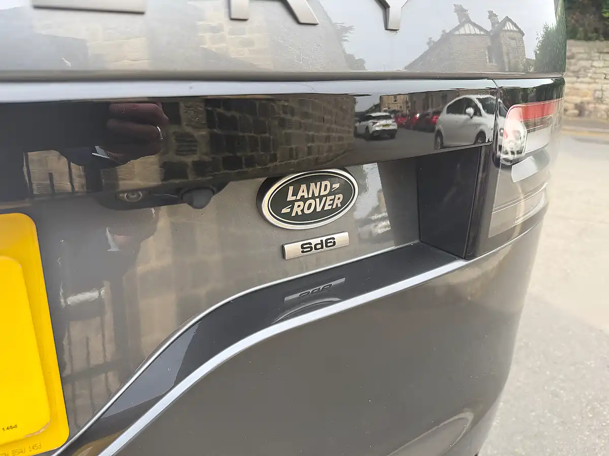 Used 2019 Land Rover Discovery Se Corris Grey - Interior and Exterior details 16