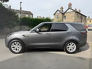 Used 2019 Land Rover Discovery Se Corris Grey - Interior and Exterior details 5