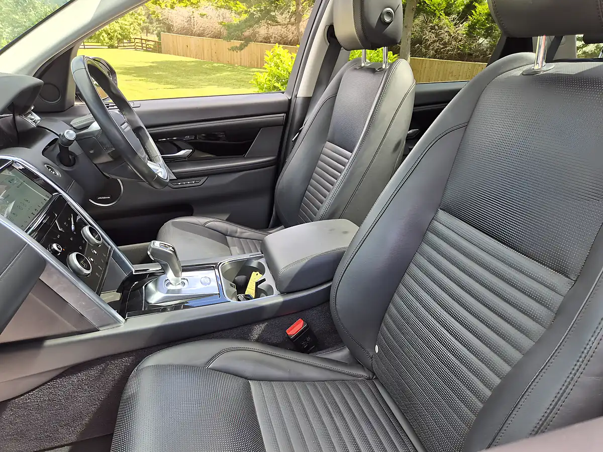 Used 2019 Land Rover Discovery Sport Hse Black - Interior and Exterior details 10
