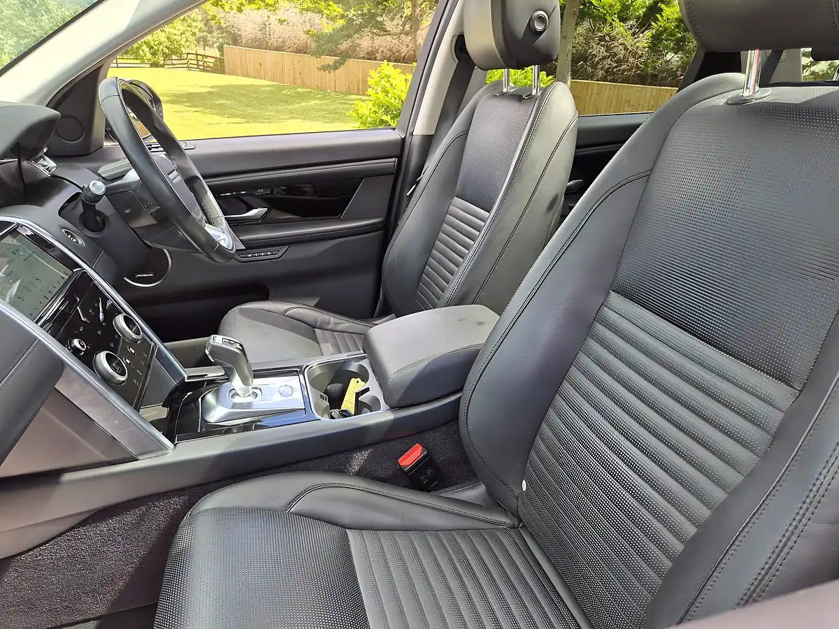Used 2019 Land Rover Discovery Sport Hse Black - Interior and Exterior details 8