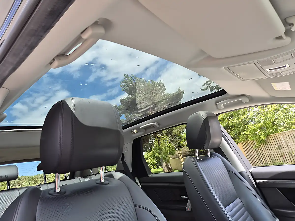 Used 2019 Land Rover Discovery Sport Hse Black - Interior and Exterior details 9