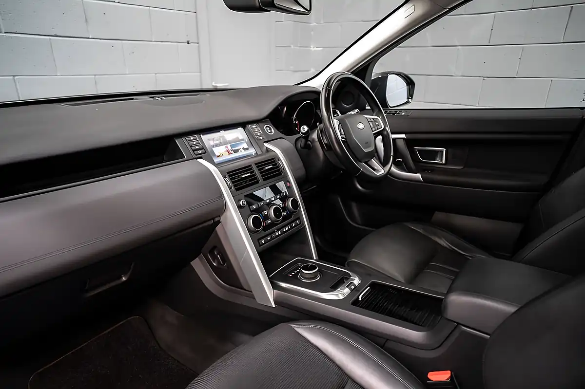 Used 2019 Land Rover Discovery Sport Hse Black - Interior and Exterior details 11