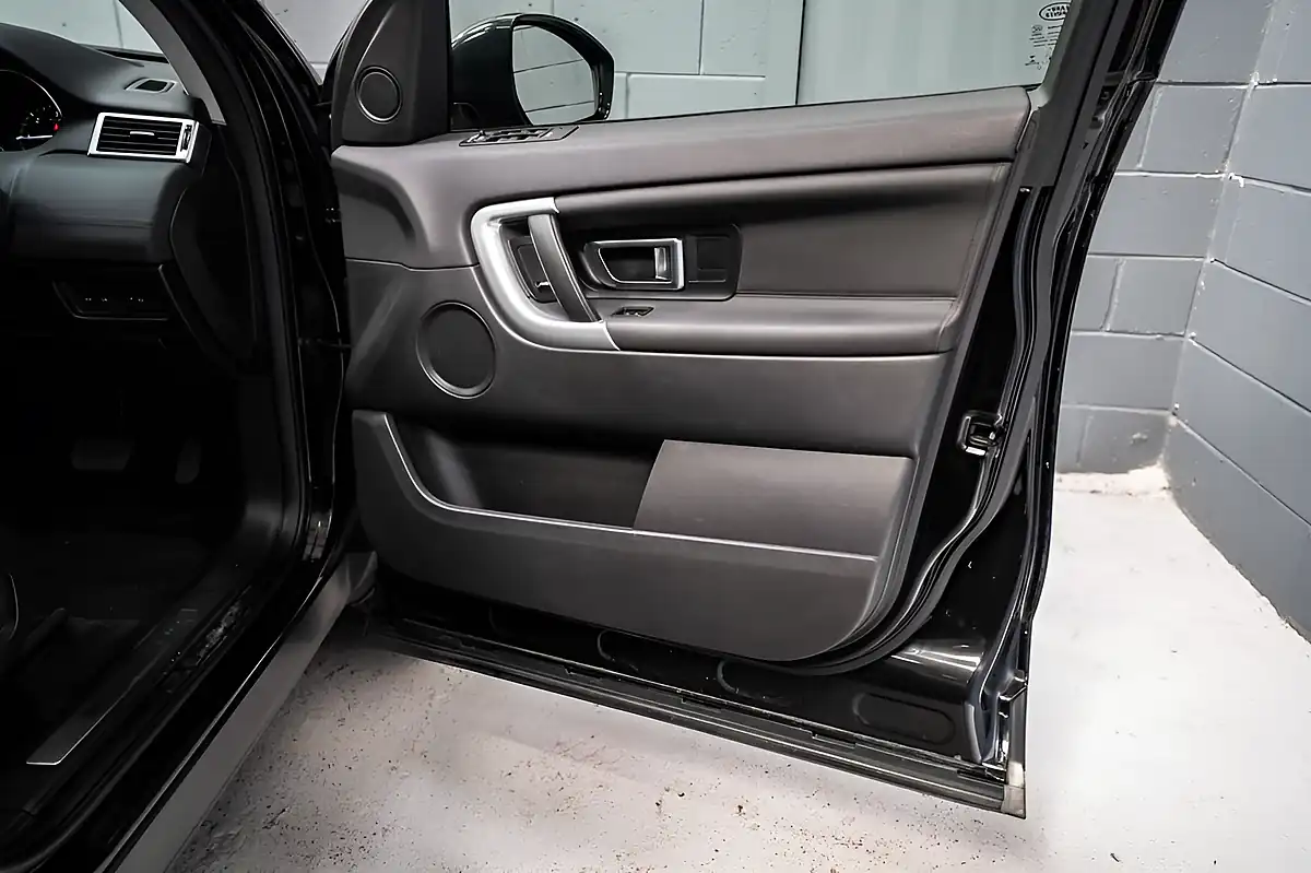 Used 2019 Land Rover Discovery Sport Hse Black - Interior and Exterior details 8