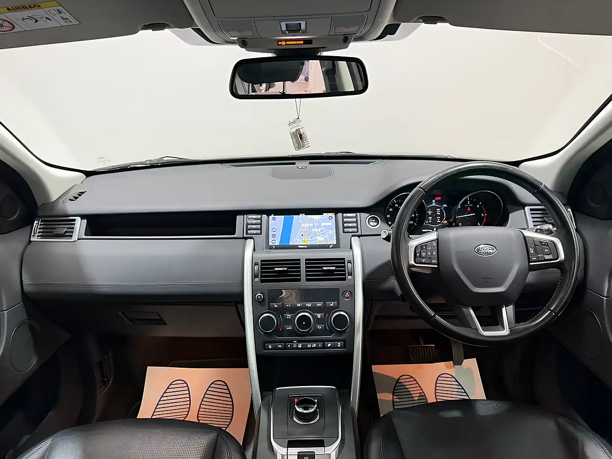 Used 2019 Land Rover Discovery Sport Hse Black - Interior and Exterior details 4