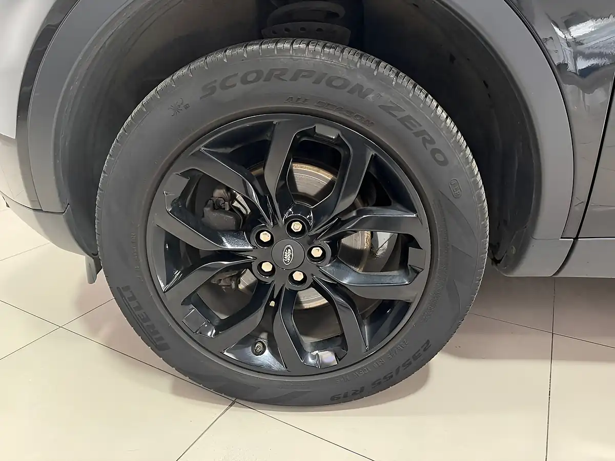 Used 2019 Land Rover Discovery Sport Hse Black - Interior and Exterior details 6