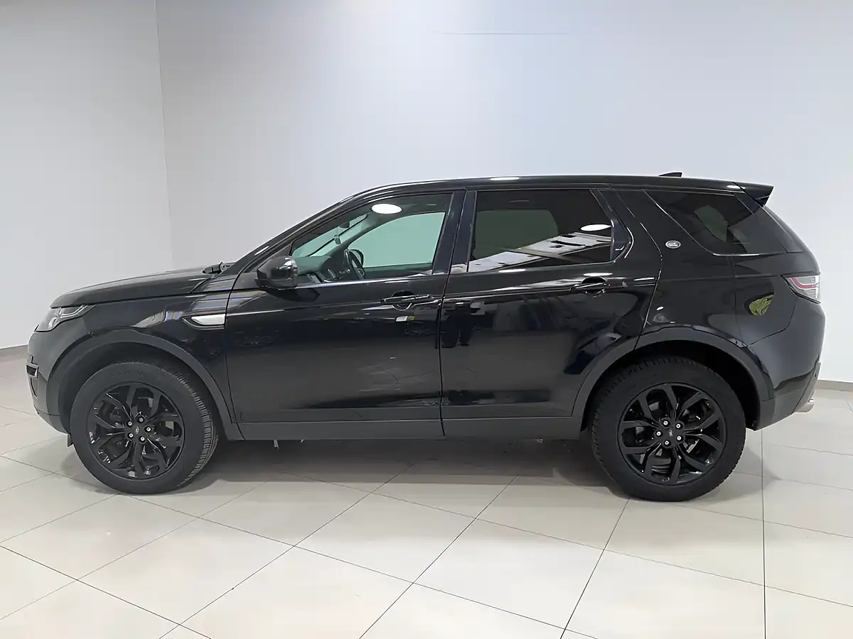 Used 2019 Land Rover Discovery Sport Hse Black - Interior and Exterior details 7